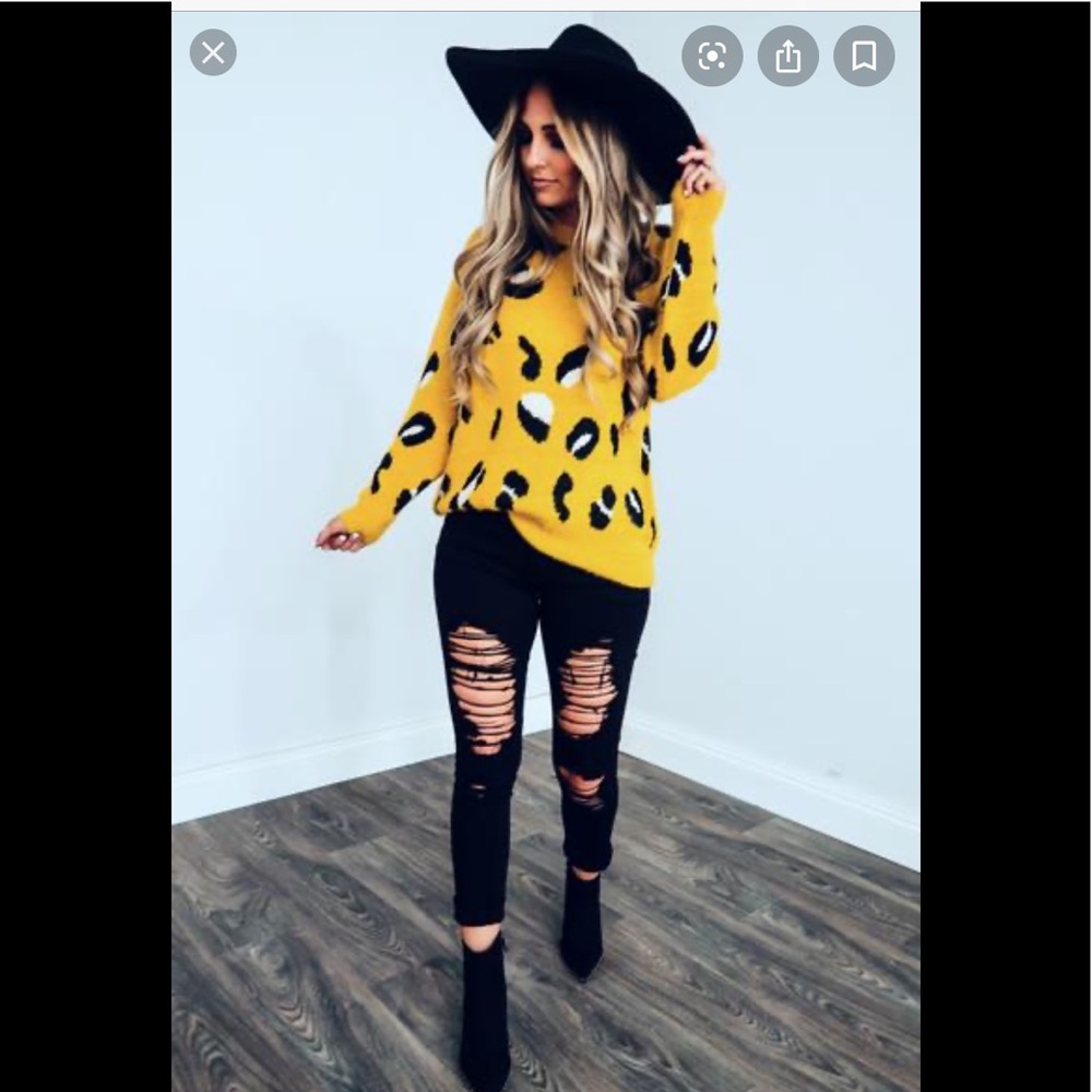 Super cute yellow sweater with leopard print new!!